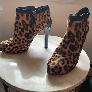Gorgeous fendi leopard print ankle boots
